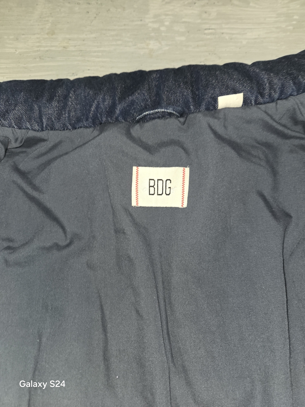 BDG Denim Quilted Puffer Vest in Blue Womens XS - Picture 3 of 6